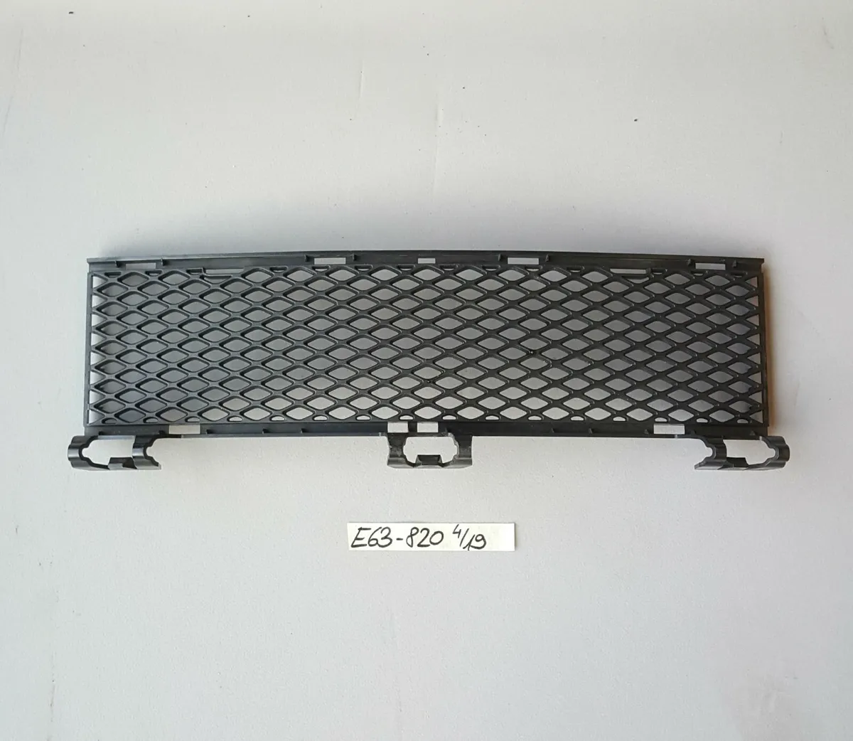 BMW 6er E63 E64 Gitter Stoßstange Verkleidung VORNE Mitte 7008820
