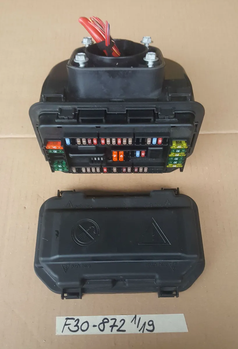 BMW F30 F31 F34 Deckel Sicherungskasten 9224872 mit Sicherungen