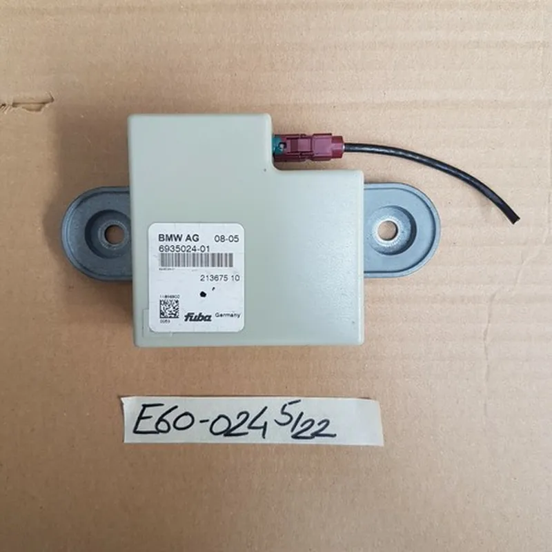 BMW E90 / E92 / E60 / E61 / X3  Antennenverstärker GSM Notfall Antenne 6935024