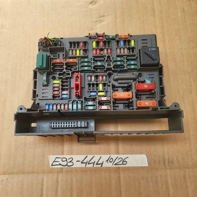 BMW E81 E82 E87 E88 E90 E91 E92 E83 Sicherungskasten 9119444 Strom Verteiler