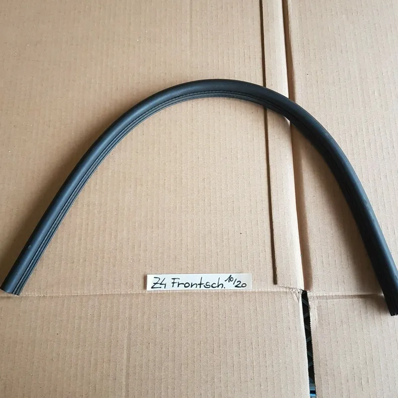 BMW Z4 E85 E86 Dichtung Kantenschutz Gummi Motor Raum VORNE a.d. Frontschürze