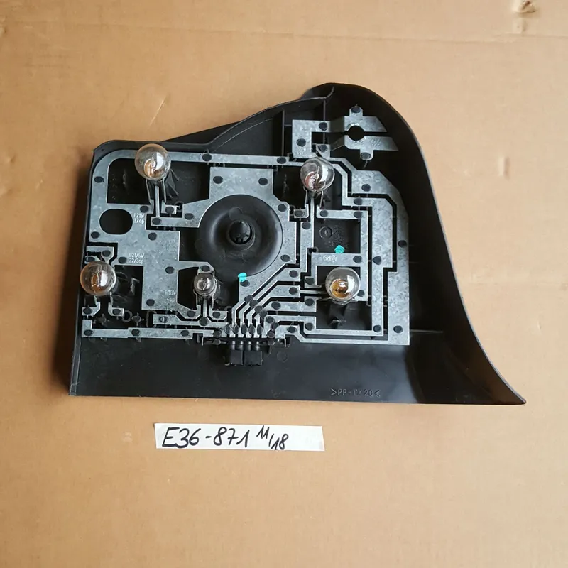 BMW E36 Compact Platine Lampenträger hinten LINKS Leuchtmittelträger 8357871