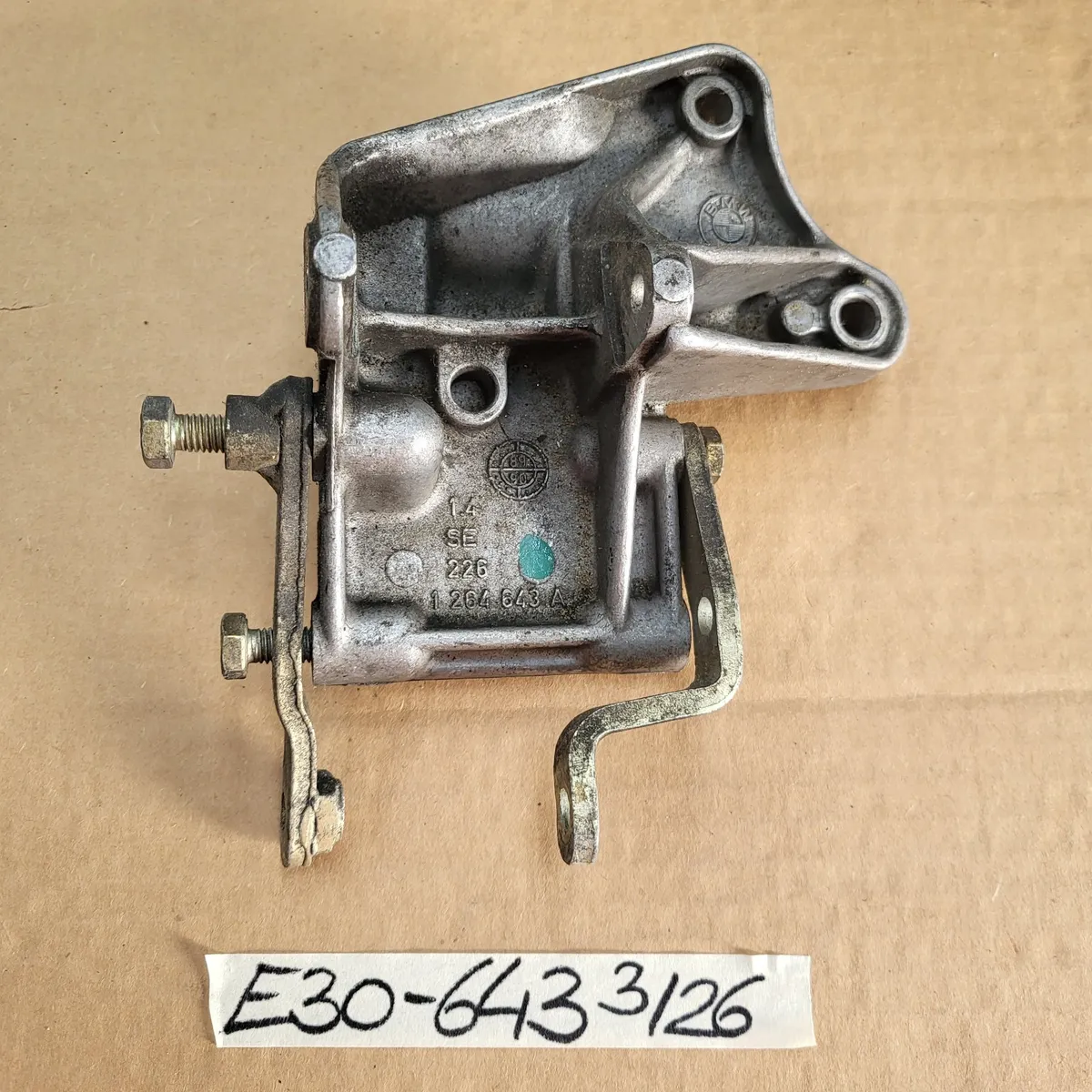 BMW E30 Servo Halter 1264643 Servopumpe Lagerbock Halterung