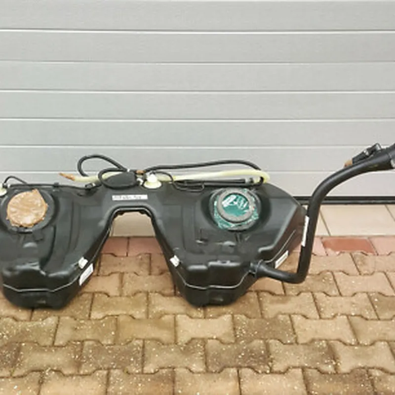 BMW 6er E63 E64 Benzin Kraftstoff Tank  Kunststoff m. Einfüllrohr 7200080