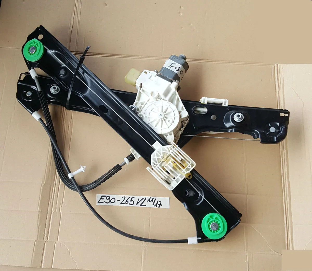 BMW E90 / E91 Fensterheber Mechanismus VORNE LINKS mit Motor Antrieb 7060265