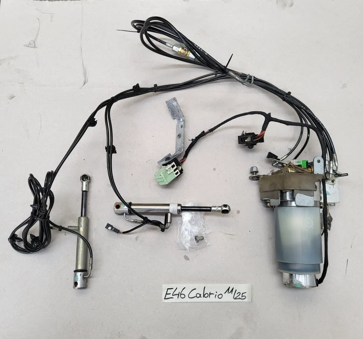 Original BMW E46 Cabrio  Verdeck Pumpe 8234530 + Hydraulik Zylinder + Leitungen 