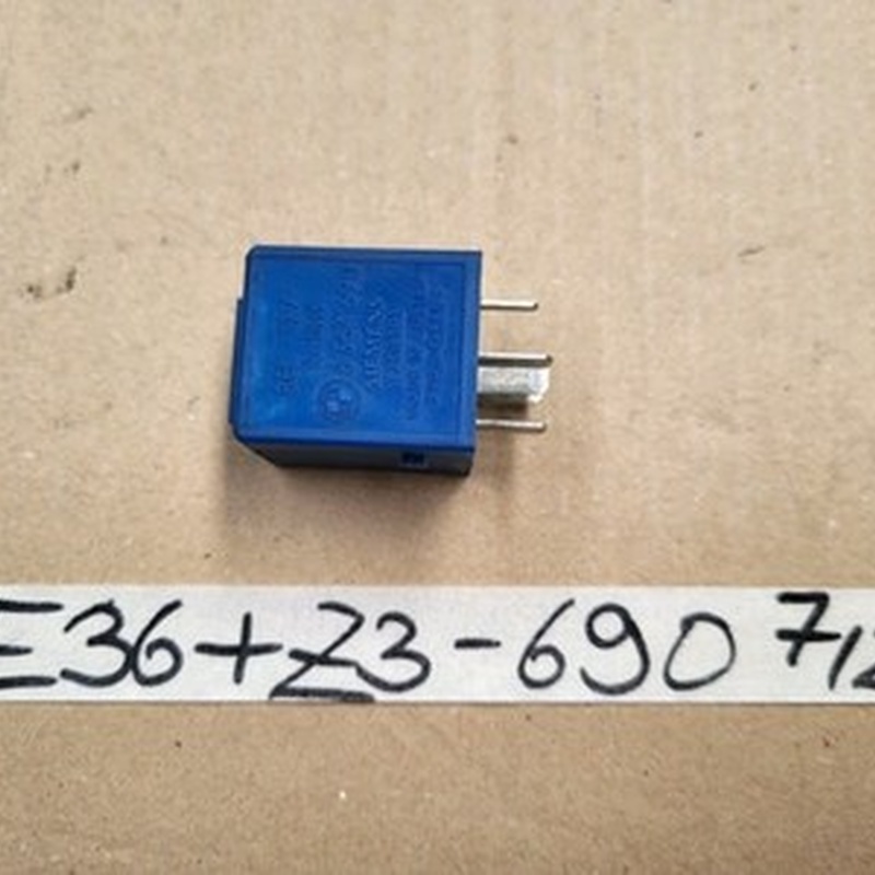 BMW E38 E36 Z3 Multifunktion Relais Schliesser violettblau 8364690