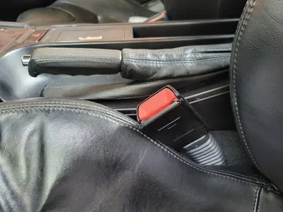 BMW Z3 Roadster Gurt Schloss Gurtstrammer LINKS 8221011 mit Kabel Stecker oval