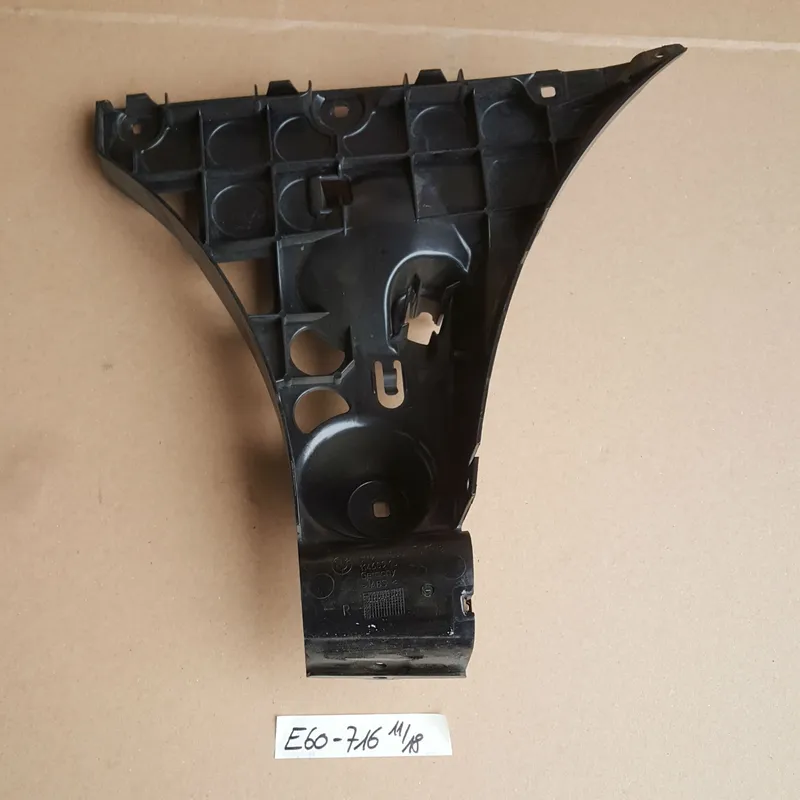 BMW E60 Aufnahme Heckschürze Führung Halter Stoßstange  HINTEN RECHTS 7033716