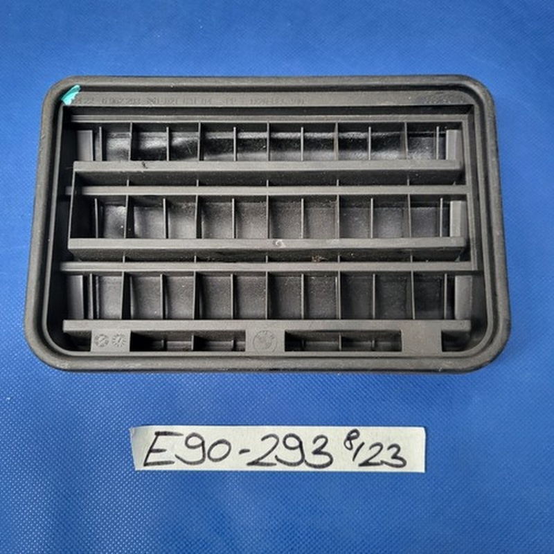 BMW 3er E90 E91 E93 LCI Verkleidung Blende Heckentlüftung Klappe 6962293