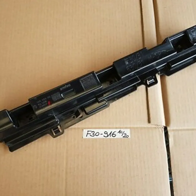 BMW F30 F31 F35 F80 Halteleiste Schweller Halter Leiste rechts 7256916