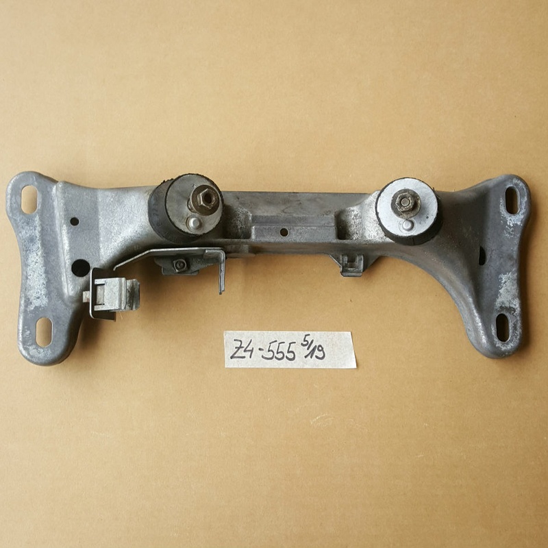 BMW Z4 E85 E46 Getriebe Halterung Träger Halter / Getriebeträger 6768555