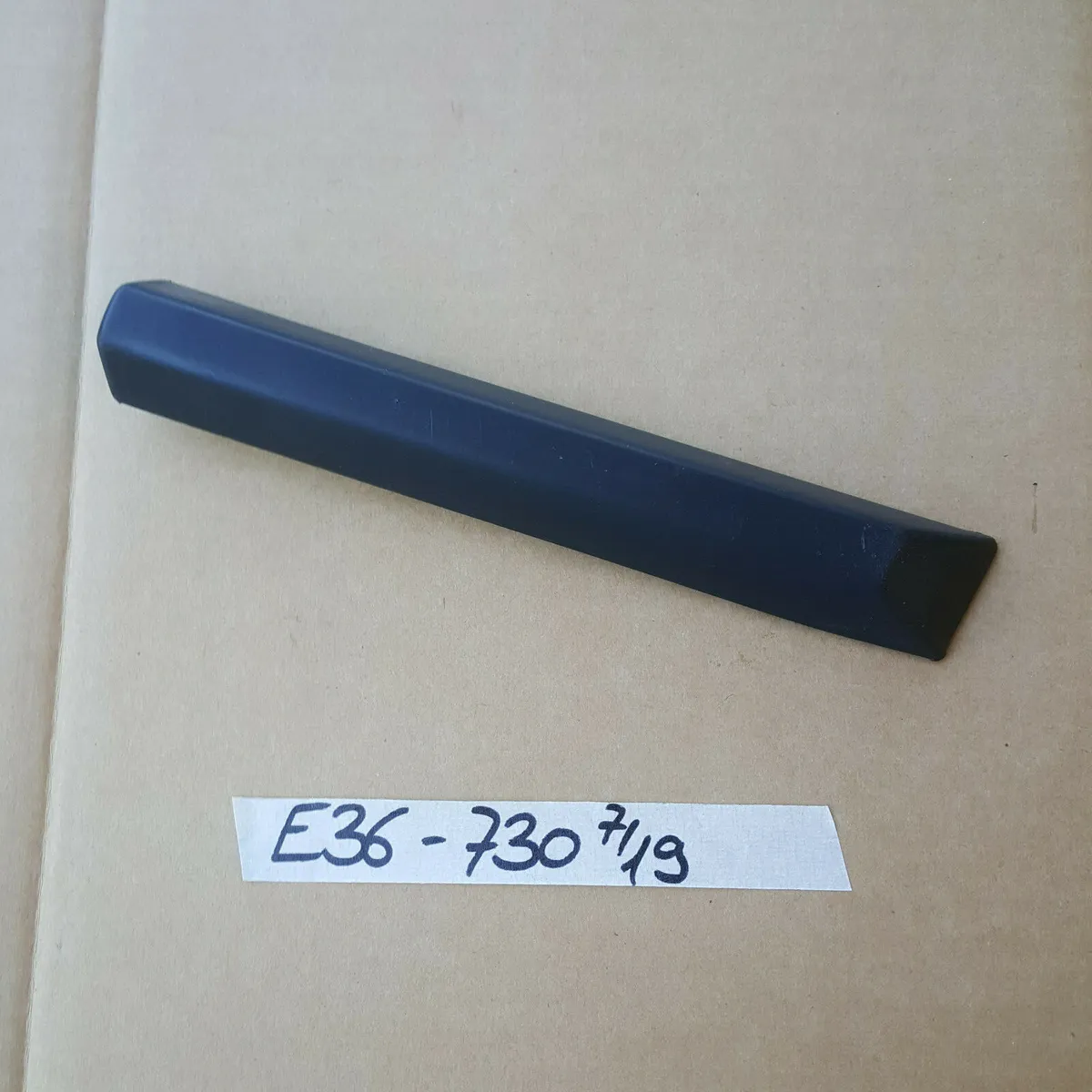 BMW E36 Limousine Touring Zierleiste Stoss Leiste Seitenwand vorn rechts 1960730