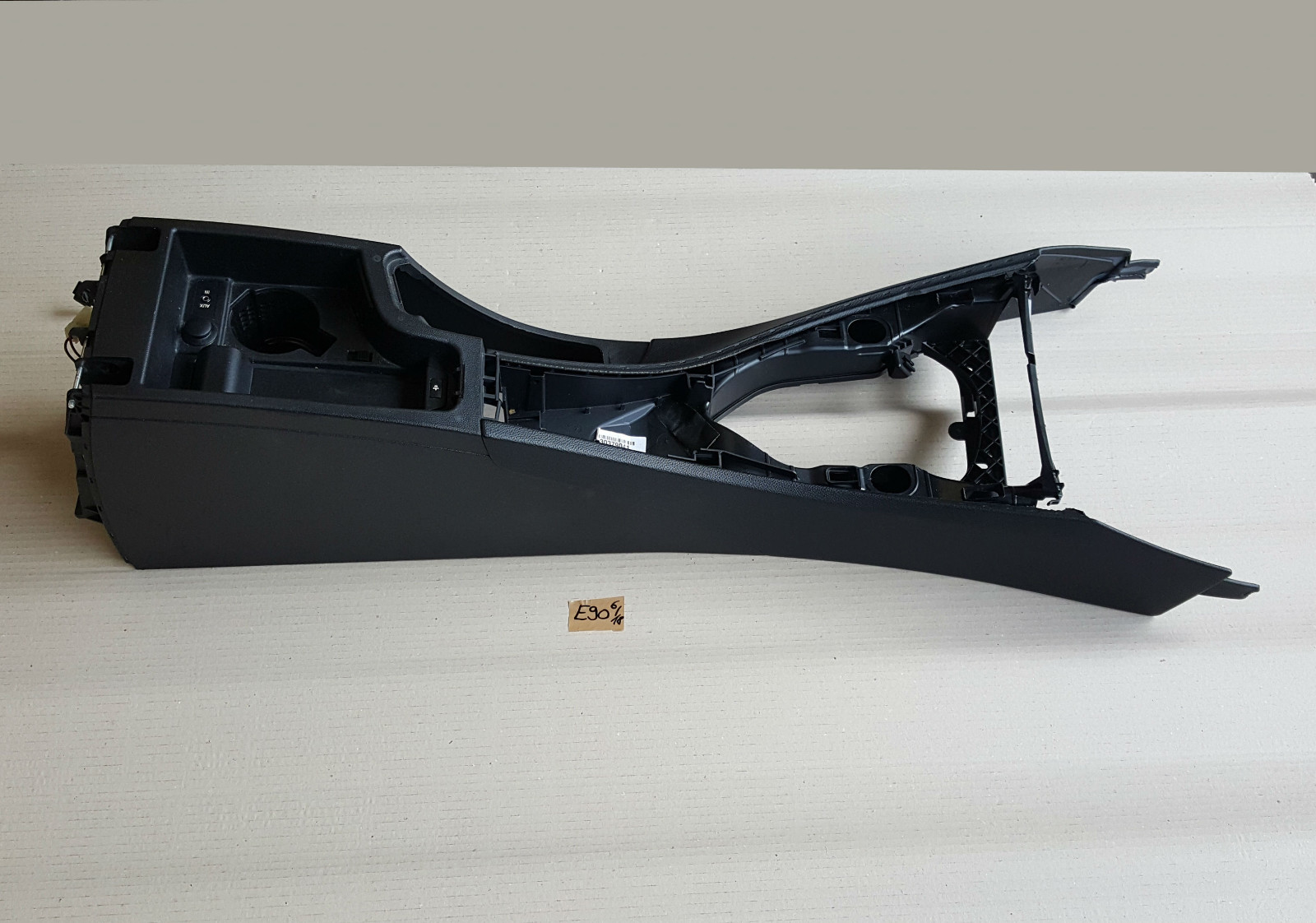 BMW E90 E91 Mittelkonsole Telefon Konsole Aux In Anschluss Zigaretten Anzünder – Bild 1