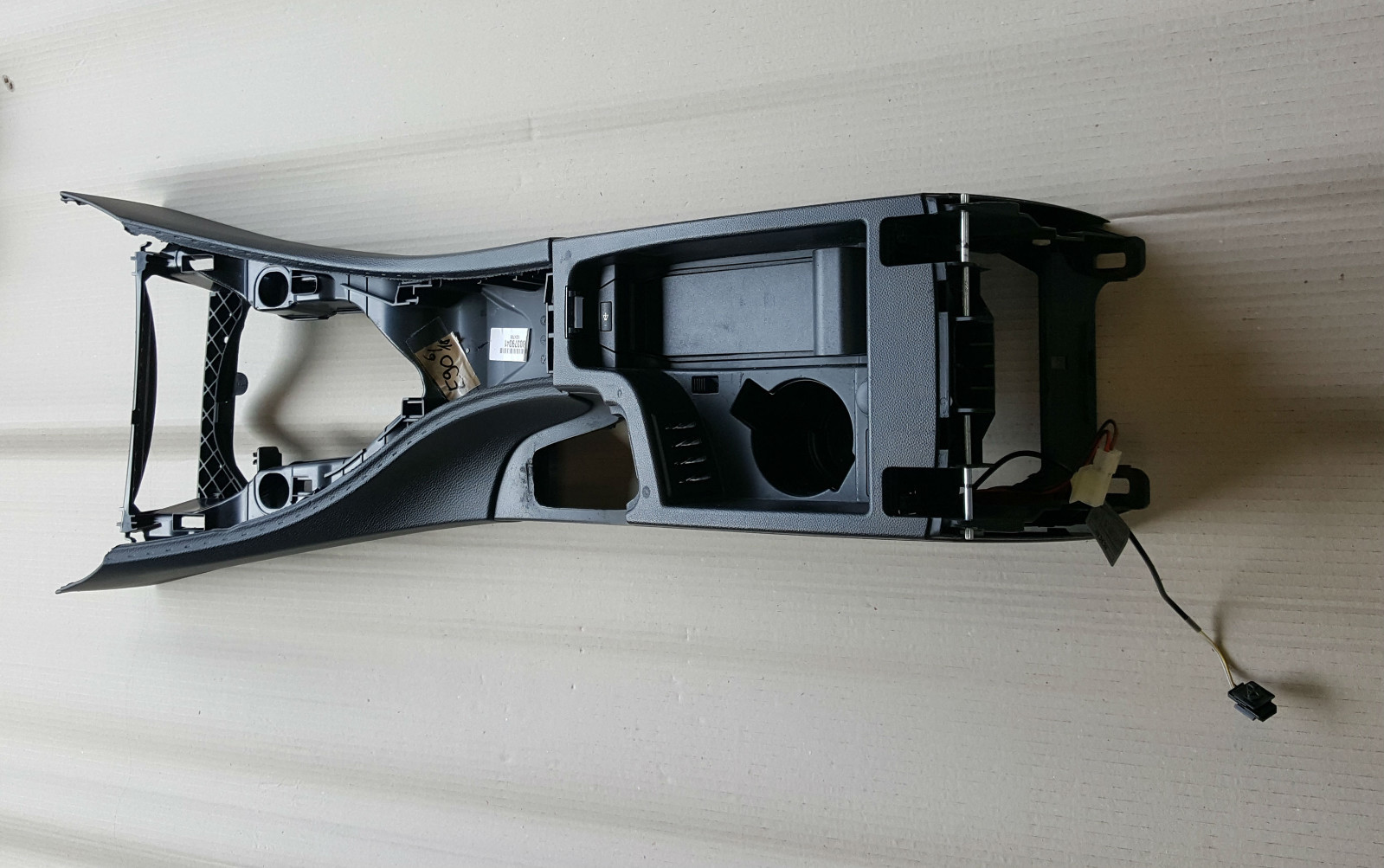 BMW E90 E91 Mittelkonsole Telefon Konsole Aux In Anschluss Zigaretten Anzünder – Bild 4