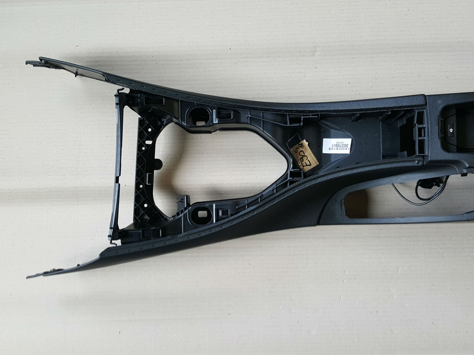 BMW E90 E91 Mittelkonsole Telefon Konsole Aux In Anschluss Zigaretten Anzünder – Bild 6