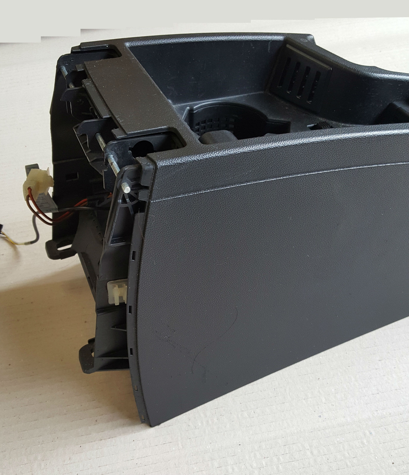 BMW E90 E91 Mittelkonsole Telefon Konsole Aux In Anschluss Zigaretten Anzünder – Bild 7