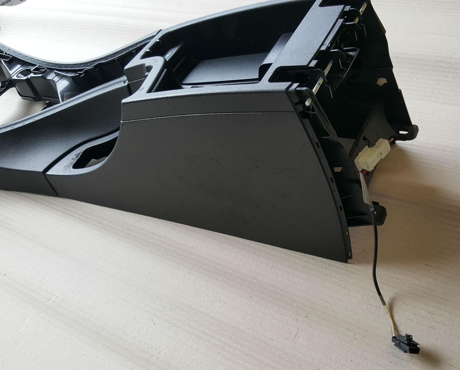 BMW E90 E91 Mittelkonsole Telefon Konsole Aux In Anschluss Zigaretten Anzünder – Bild 8