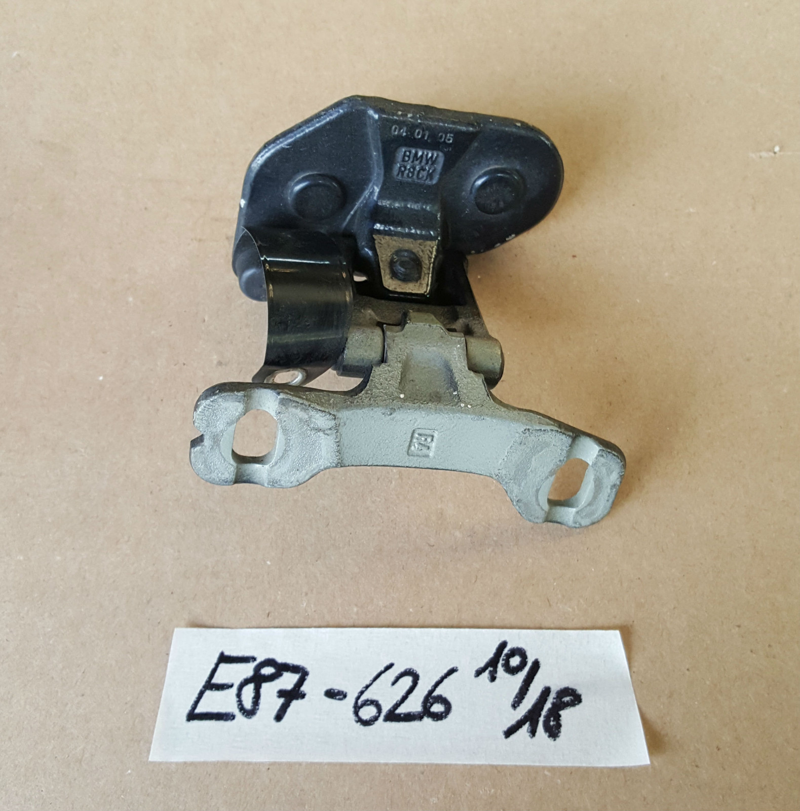 BMW E87 E81 Scharnier für Heckklappe 7060626 Heckdeckel Gelenk RECHTS – Bild 1