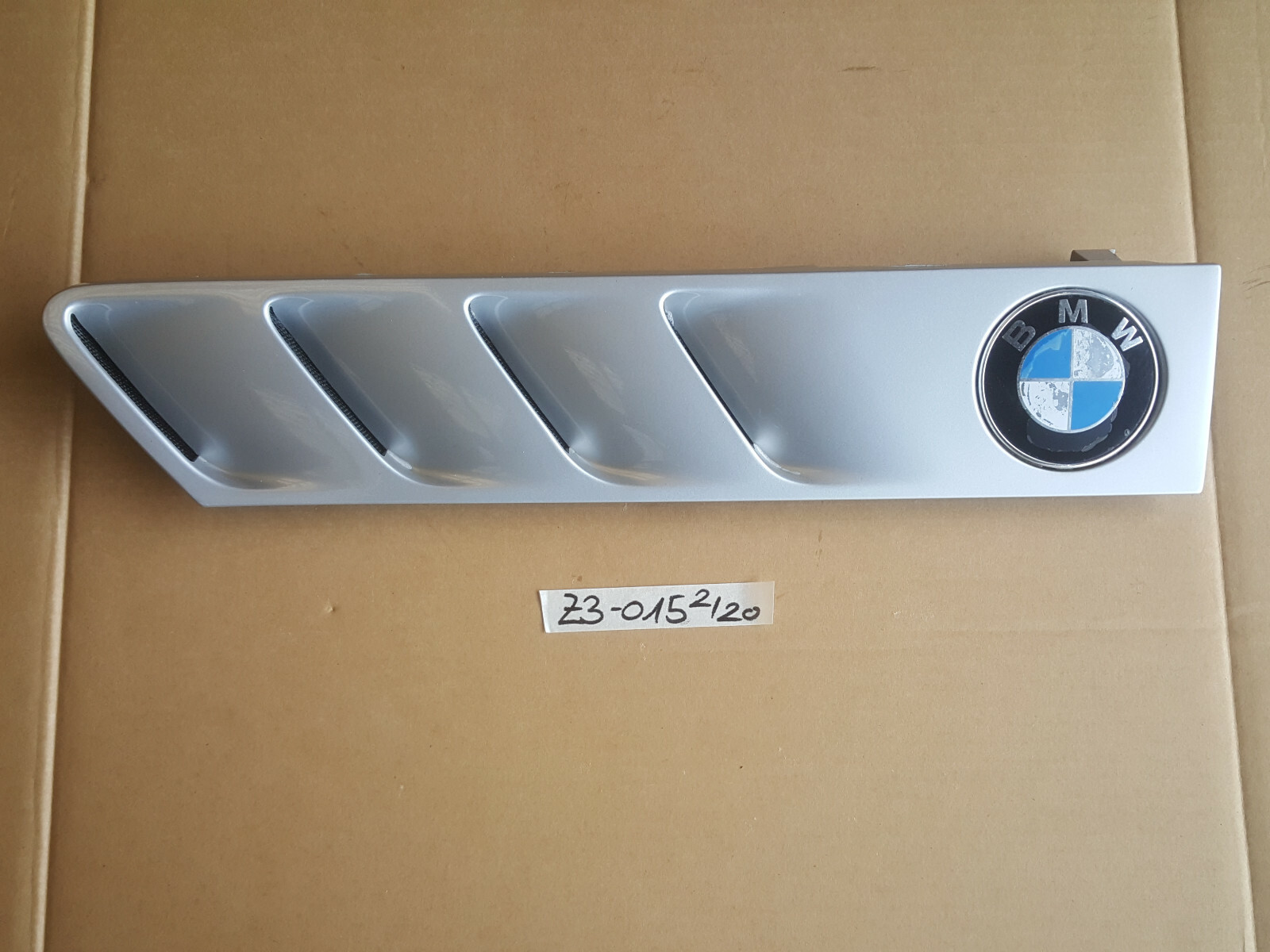 BMW Z3 Lufteinlass Ki​emen Ziergitter Motorhaube Titan Silber LINKS 8398015 – Bild 1