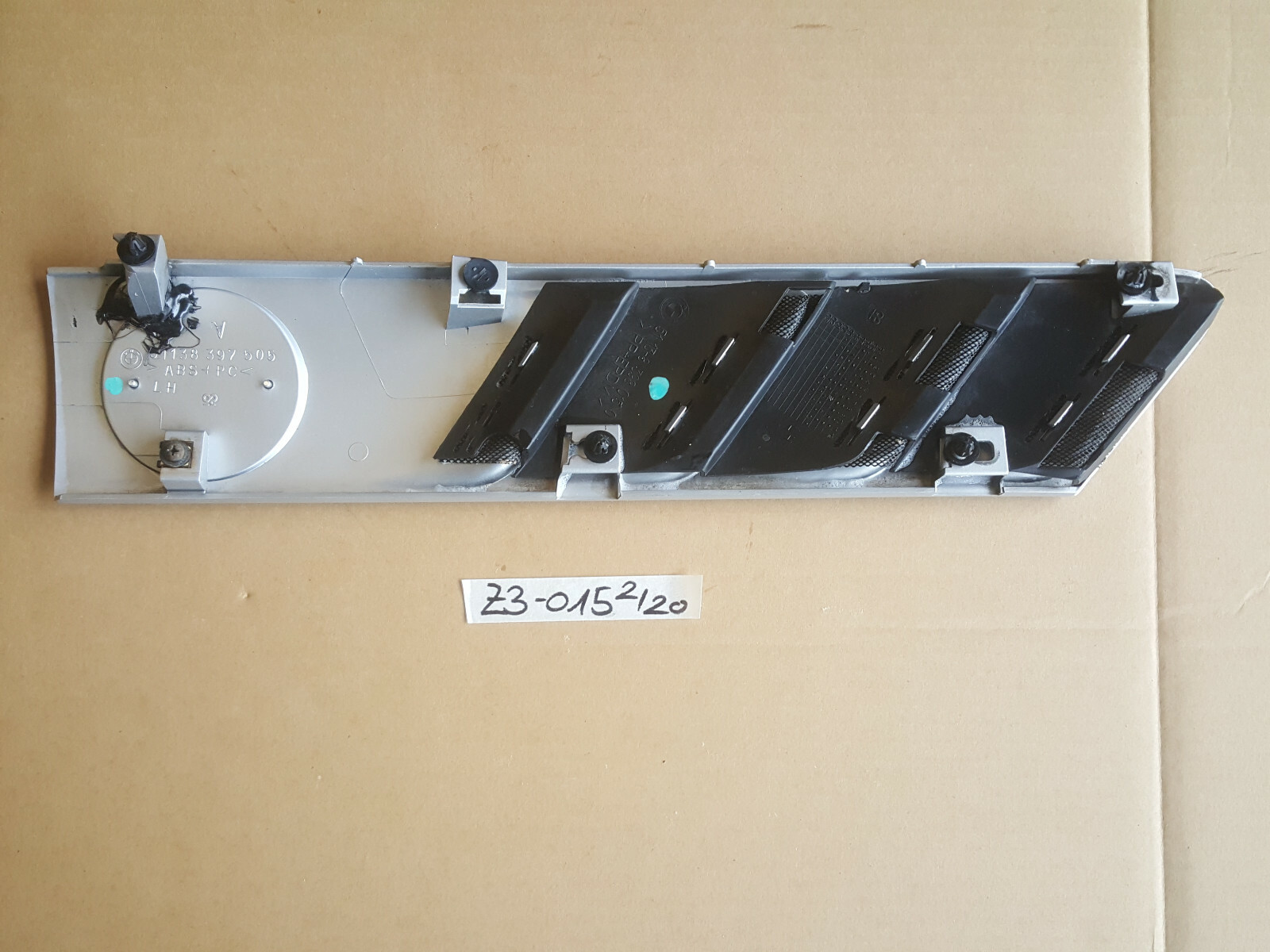 BMW Z3 Lufteinlass Ki​emen Ziergitter Motorhaube Titan Silber LINKS 8398015 – Bild 2