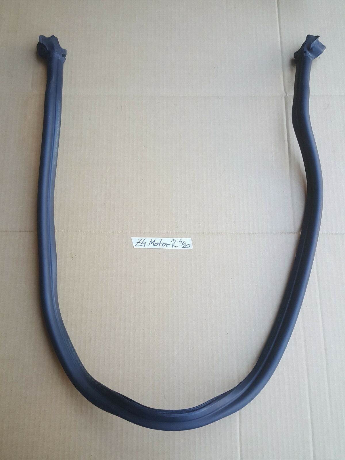 BMW Z4 E85 E86 Dichtung Kantenschutz Gummi Motor Raum Frontklappe 7016192 – Bild 1