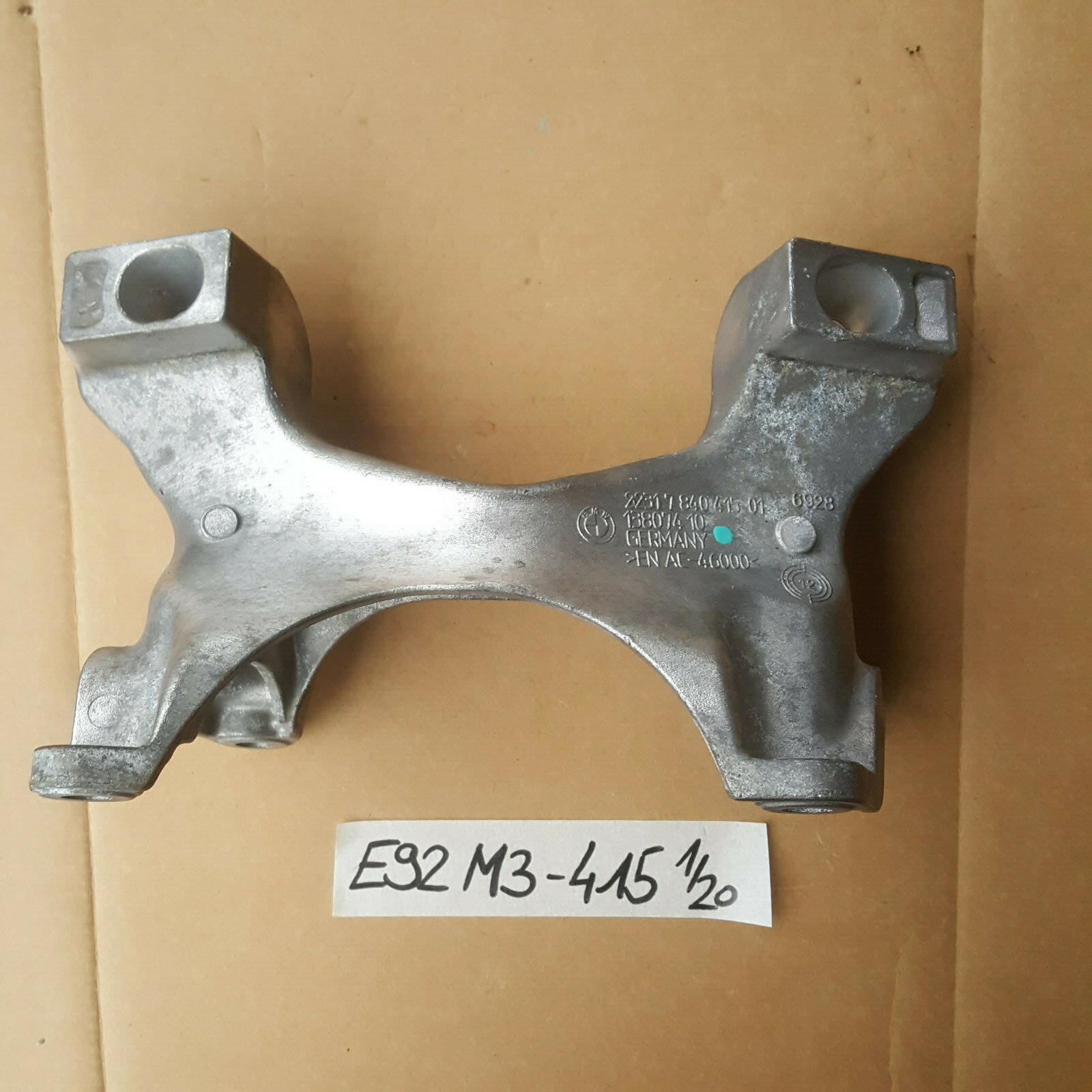 BMW E90 E92 E93 M3 Getriebetragbock 7840415 Halterung DKG Getriebe Träger Halter – Bild 1