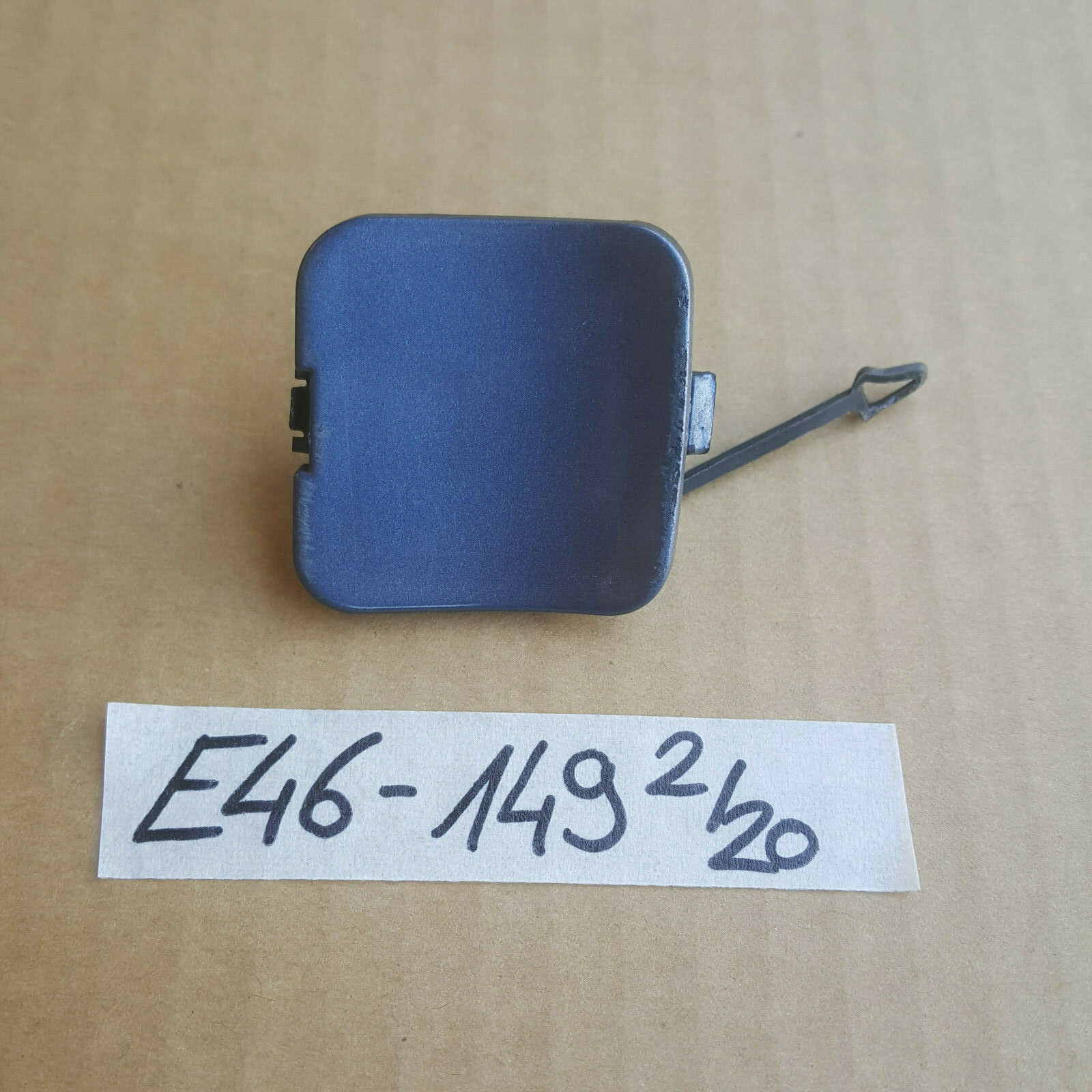 BMW E46 Blende Abschlepp Öse Klappe Stoßstange grau 8229149 – Bild 1