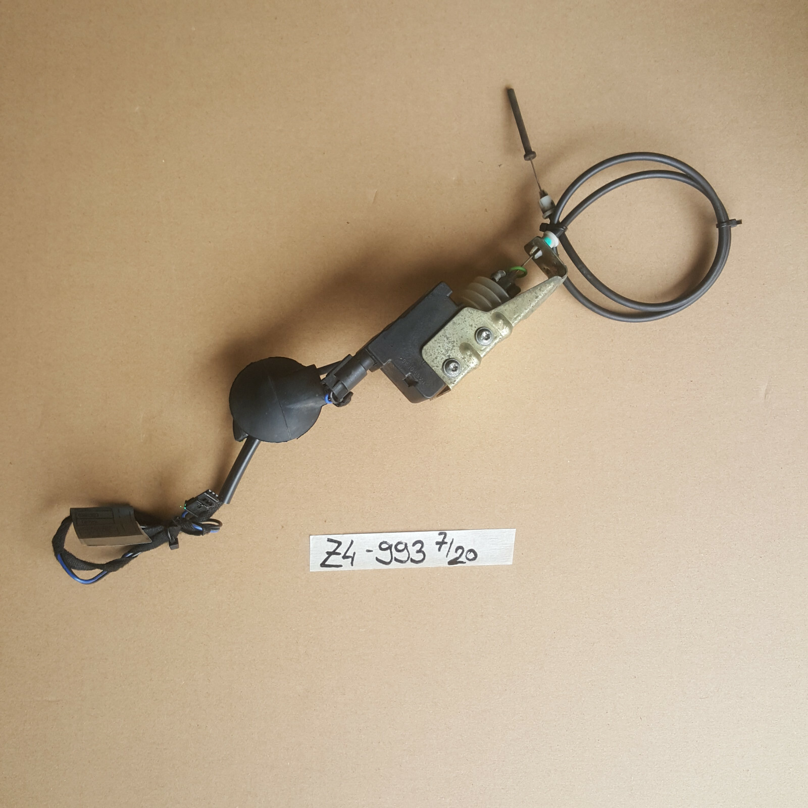 BMW Z4 E85 Stellantrieb Tank Klappe 8377426 Verriegelung Einfüllklappe 8385993 – Bild 3