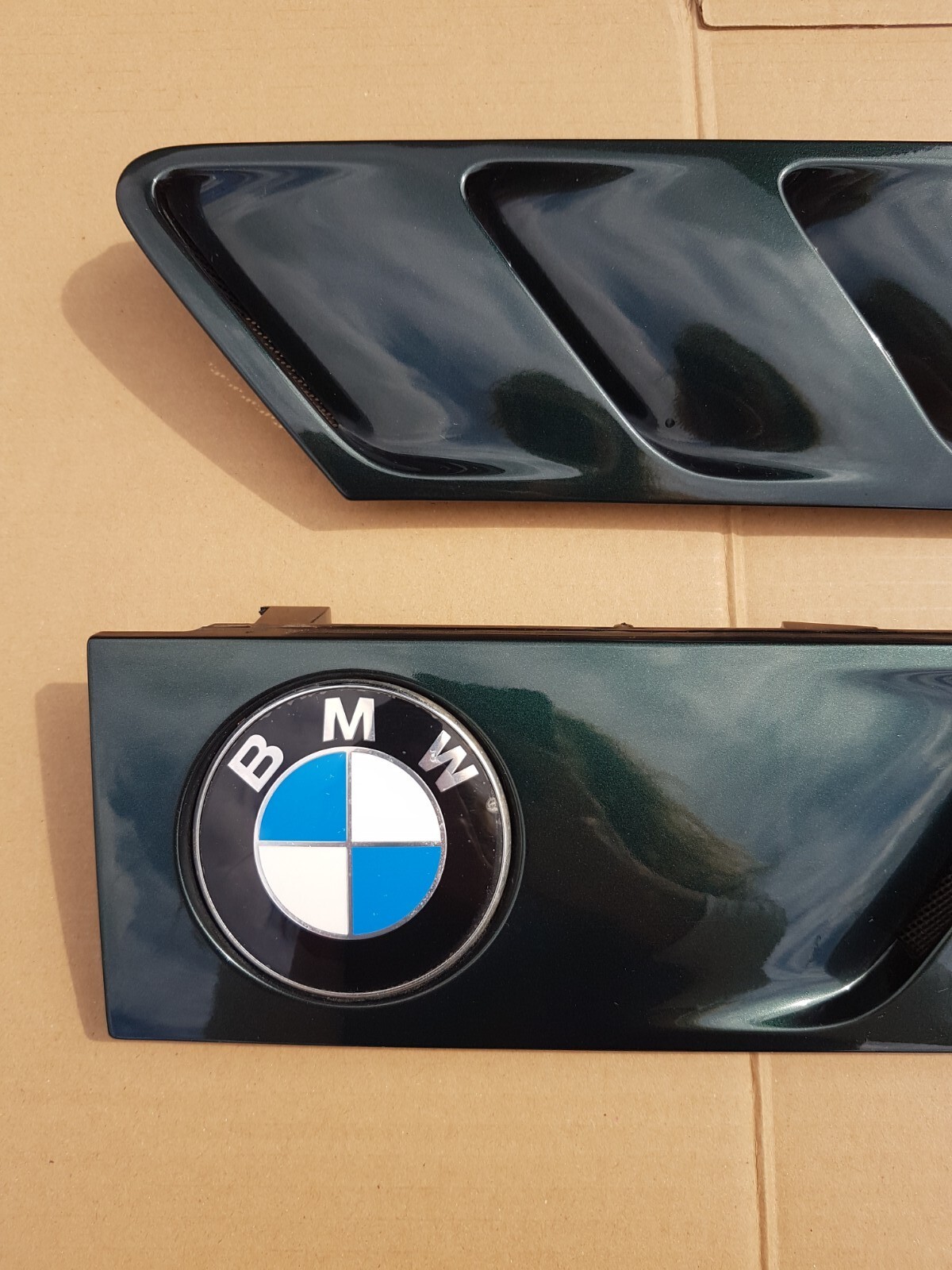 BMW Roadster Z3 Lufteinlass Ki​emen Ziergitter Motorhaube oxford grün R+L – Bild 3