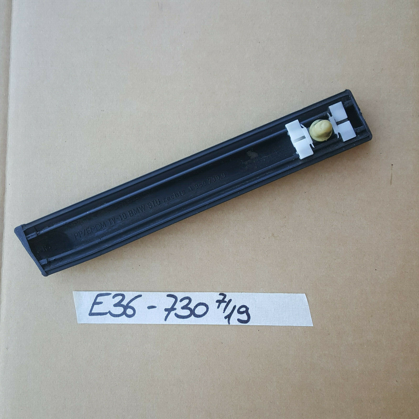 BMW E36 Limousine Touring Zierleiste Stoss Leiste Seitenwand vorn rechts 1960730 – Bild 2
