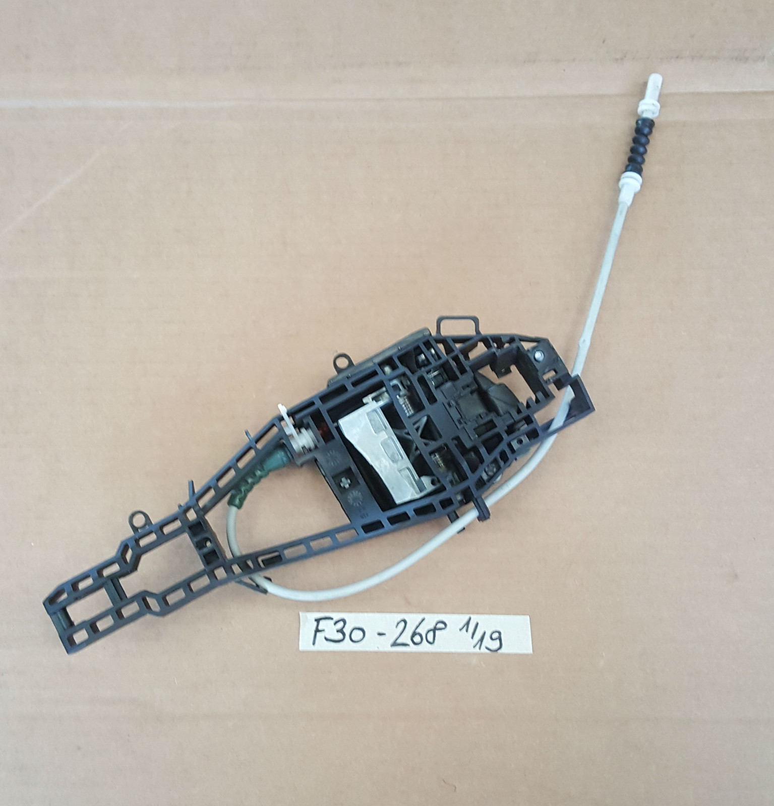 BMW F30  F31  F35  F80 Tür Griff Träger Aussen Rahmen hinten rechts  7332268 – Bild 1
