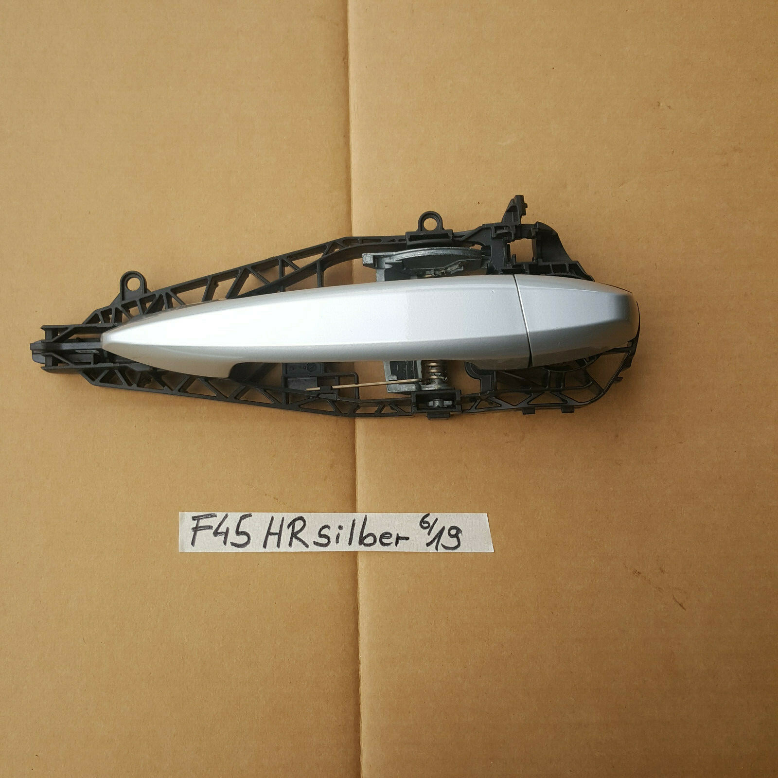 BMW 2er F45 F46 X1 F48 Tür Griff aussen HINTEN RECHTS Glacier Silber A83  – Bild 1