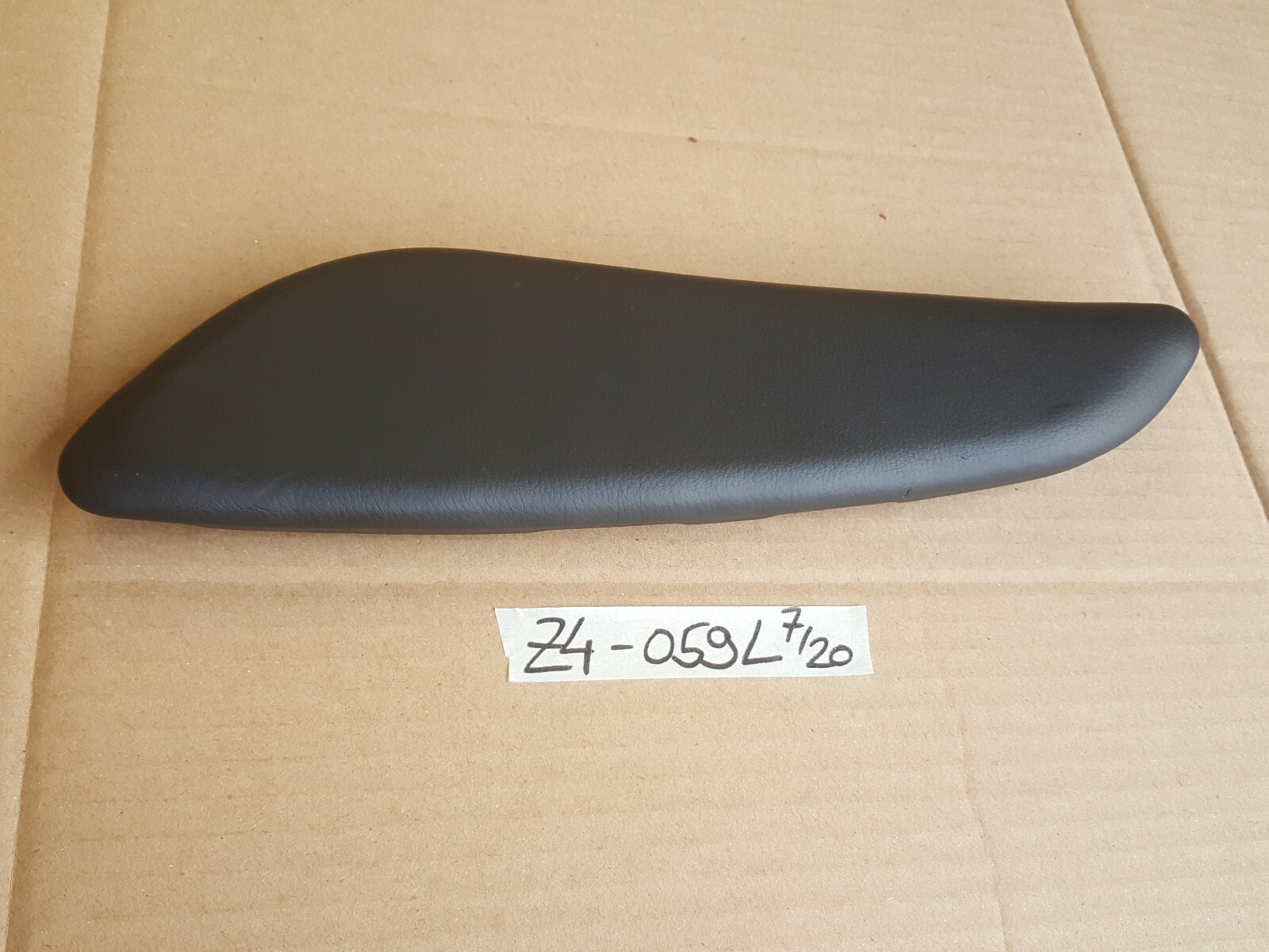 BMW Z4 E85 E86 Mittelkonsole Verkleidung Leder Blende links Kniepad 7026215 