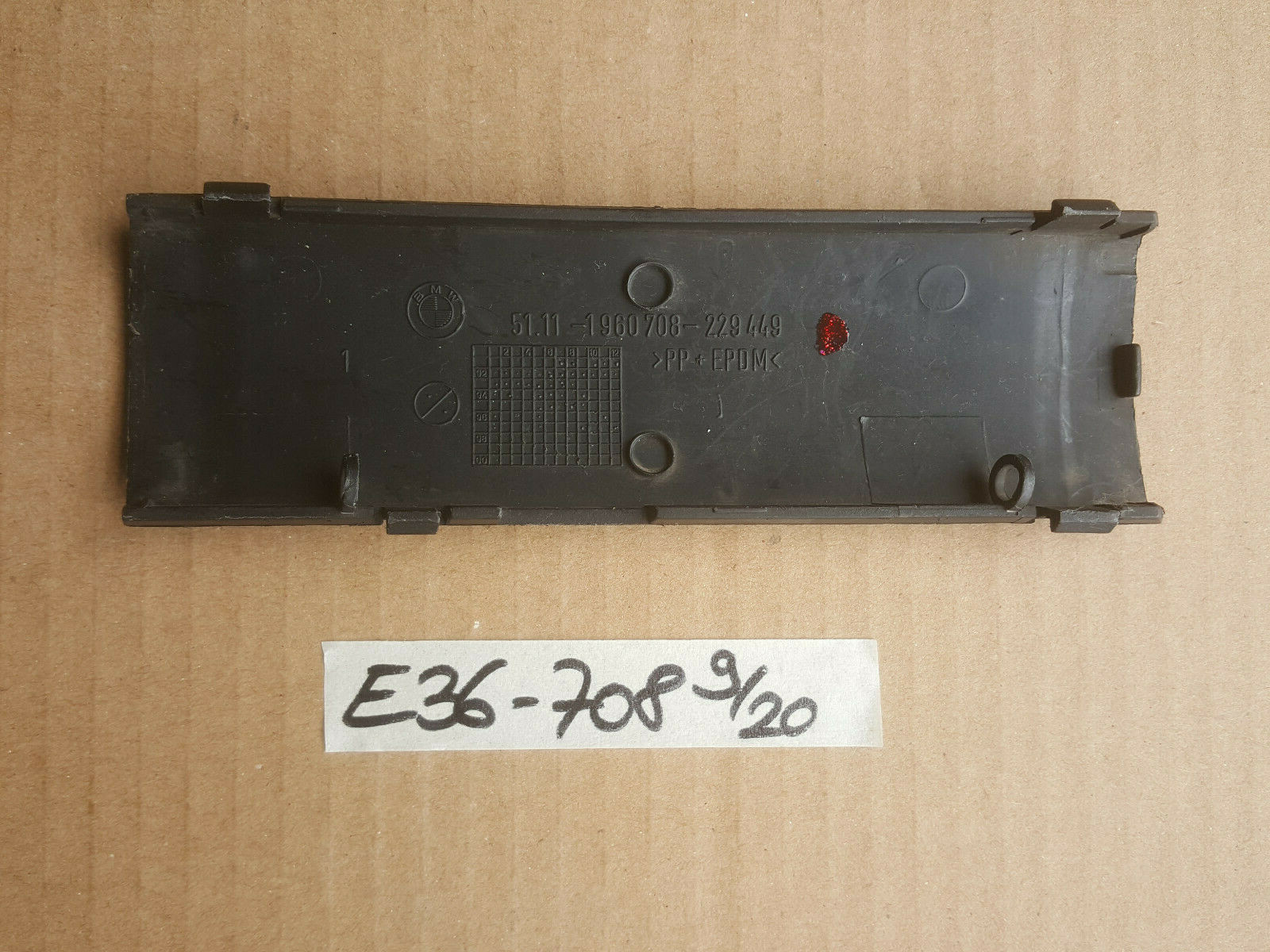 BMW E36 Leiste Verkleidung Stoßstange Abschlepp Öse Haken Abdeckung 1960708 – Bild 2