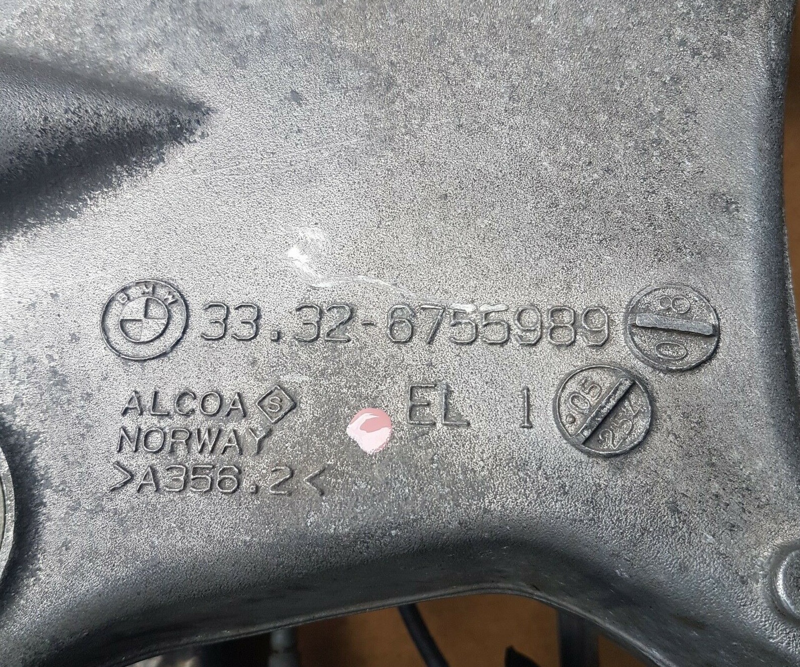 BMW E60 Achsschwinge Achsschenkel Radnabe Schwenklager Zugstrebe HINTEN LINKS – Bild 4