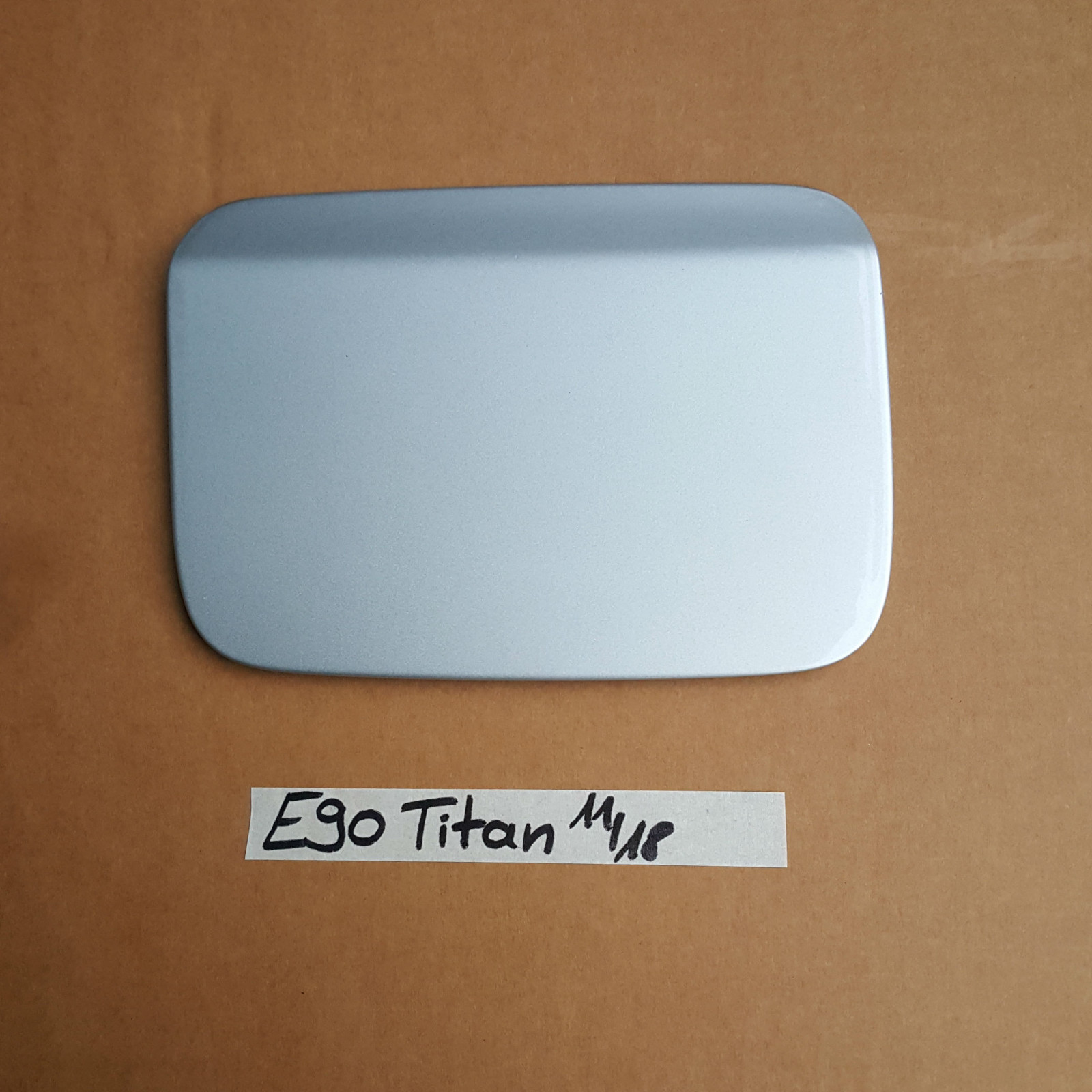 BMW E90 / E91 Abdecktopf Tank / Tankdeckel / Tank Klappe Titan Silber 354 – Bild 1