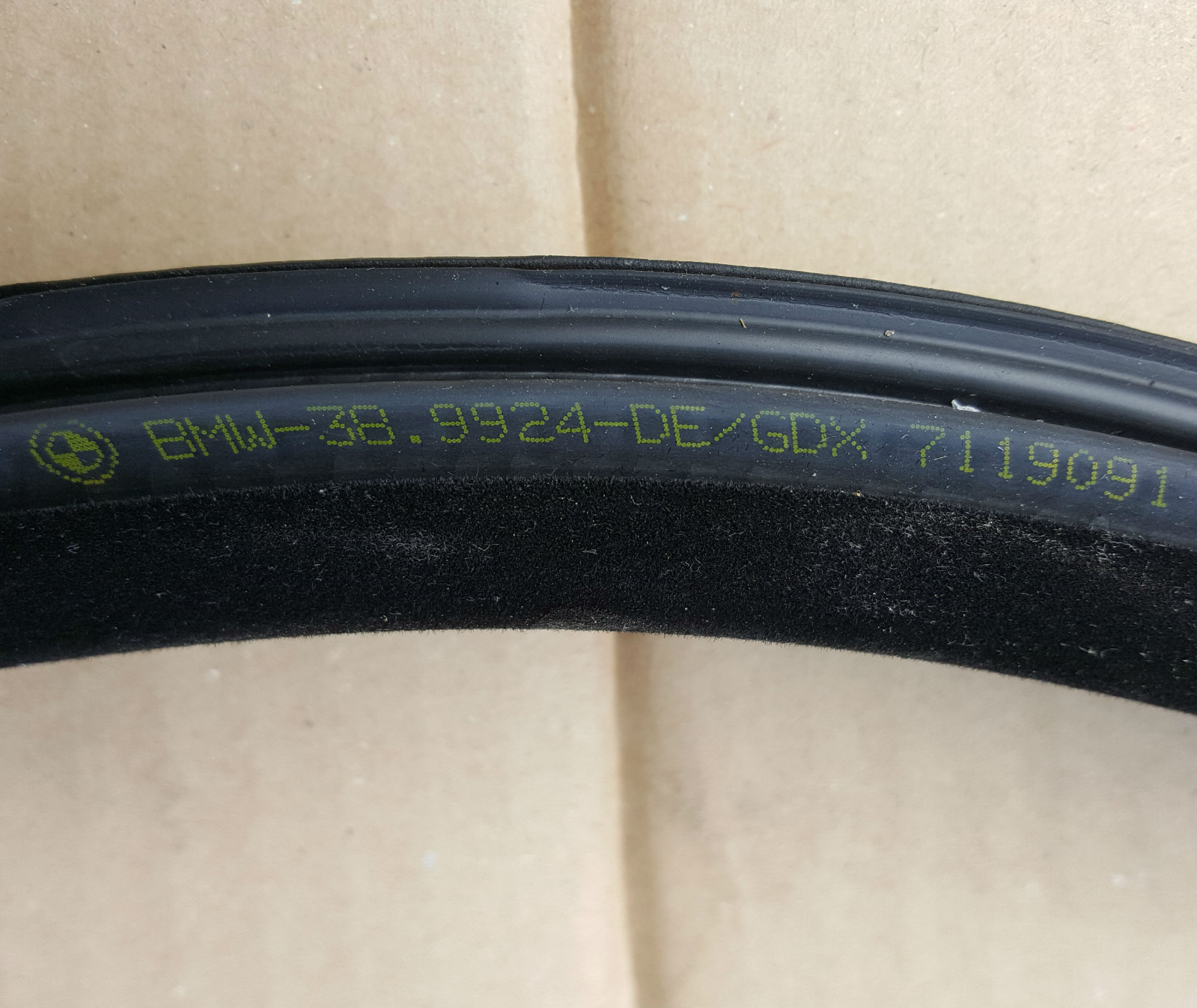 BMW E92 E93 Tür Dichtung Karrosserie Gummi Kanten Schutz LINKS – Bild 4