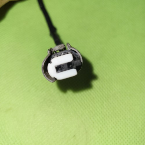 BMW Z4 E85 E86  Gegen Stecker für Spritzdüse in der Motorhaube  – Bild 3