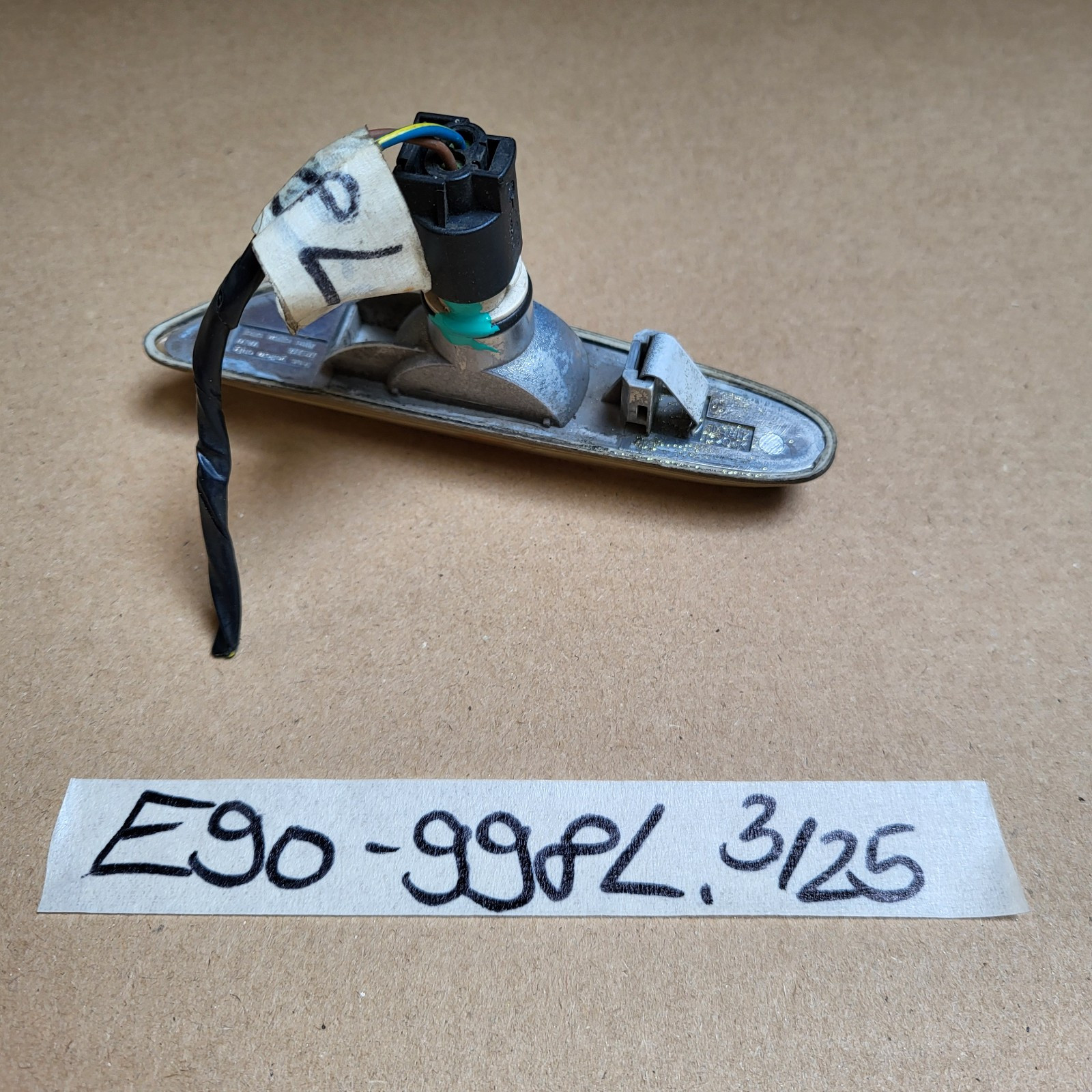 BMW E90 E91 Seiten Blinker Kotflügel VORNE LINKS Zusatzblinkleuchte 6932998 – Bild 3