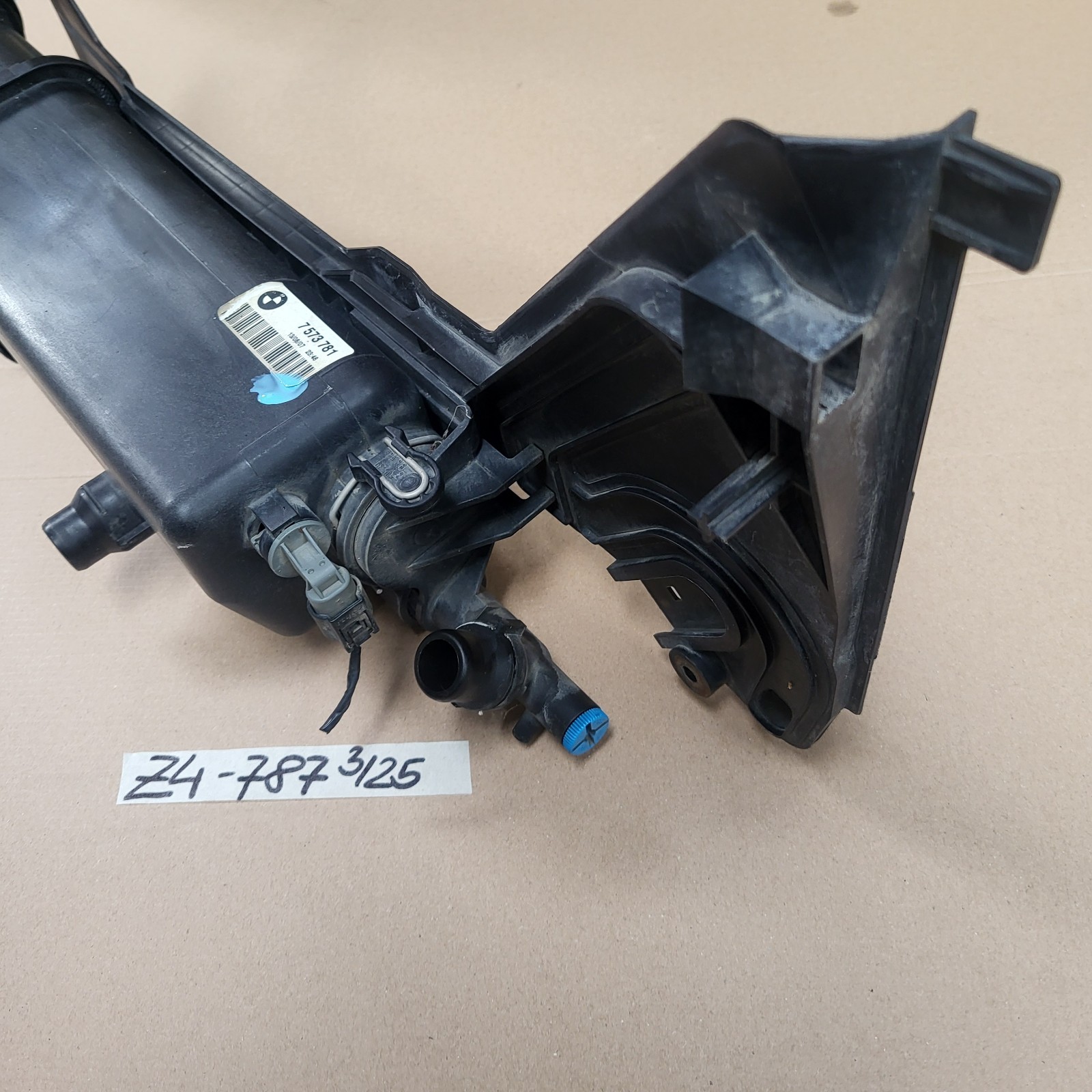 original BMW Z4 E85  Kühlwasser Ausgleichsbehälter für Wasser Kühler 7573787 – Bild 6