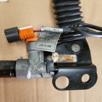 BMW Z3 Roadster Gurtstraffer Gurt Schloss Gurtstrammer 1997 LINKS 8221011 Kabel