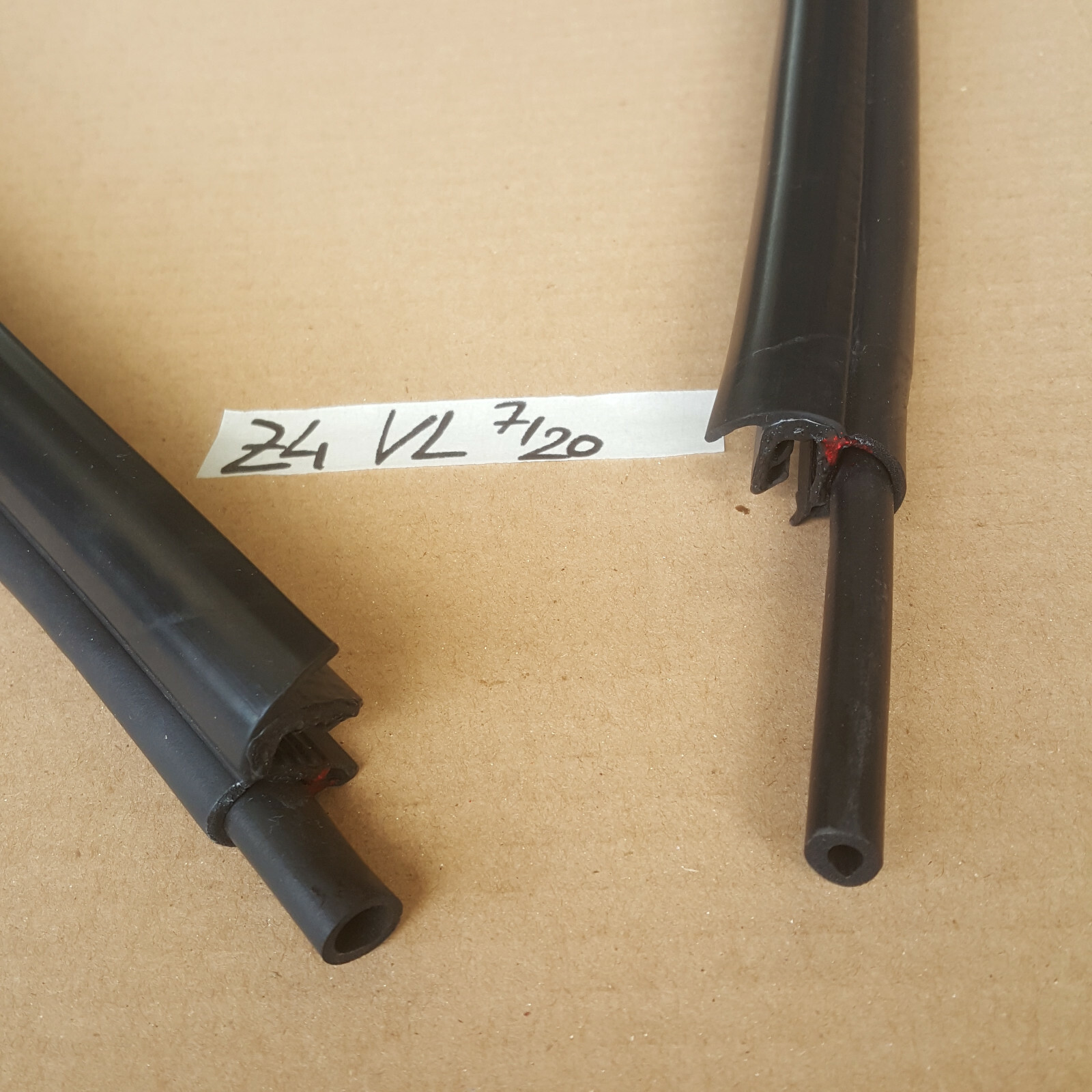 BMW Z4 E85 E86 Fahrer Tür Dichtung Kantenschutz Karosserie Gummi LINKS