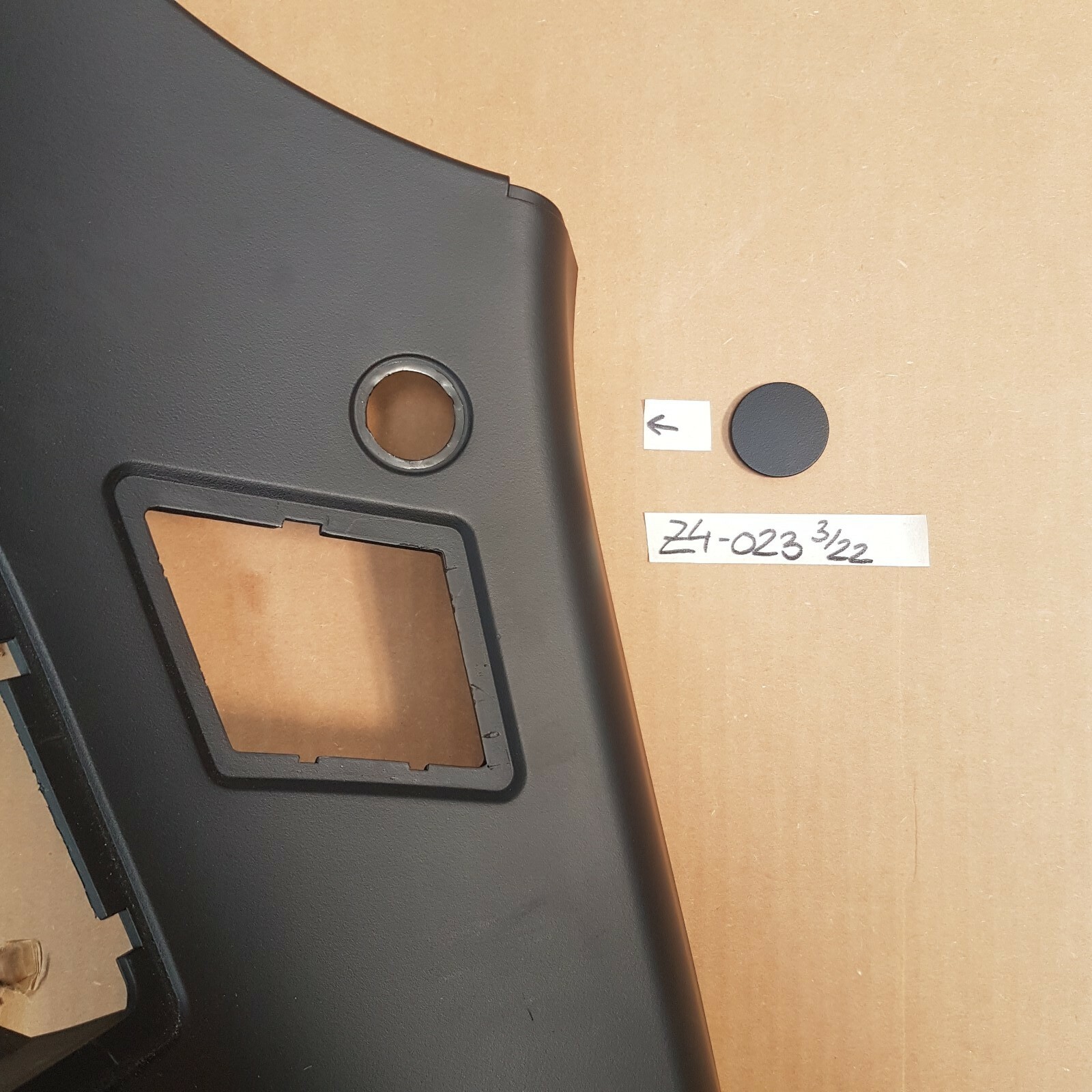 BMW Z4 E85 Blindstopfen  Abdeckung in der Seiten Verkleidung hinten 7068023