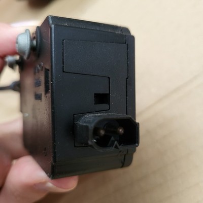 BMW E46 Stellantrieb Einfüllklappe ZV Stell Motor Tank Klappe Modul 8372240 – Bild 3