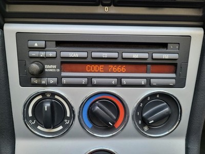 BMW E30 E36 Z3 Roadster  E34 E32 E31 CD Radio  Business 6909884 mit Code 