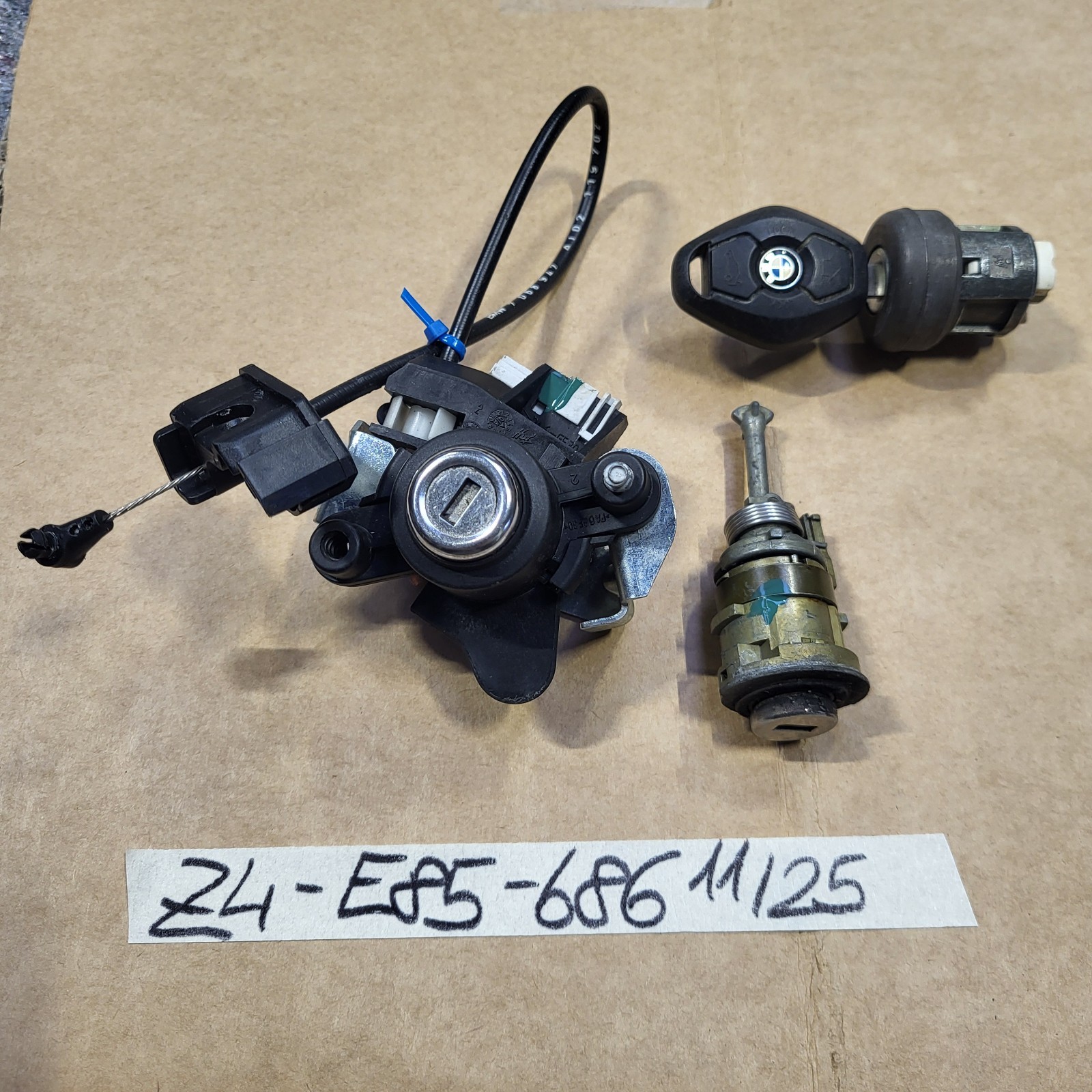 BMW Z4 E85 Schließung Zündschloss Tür Schloss  Zylinder Kofferraum Schloss – Bild 1