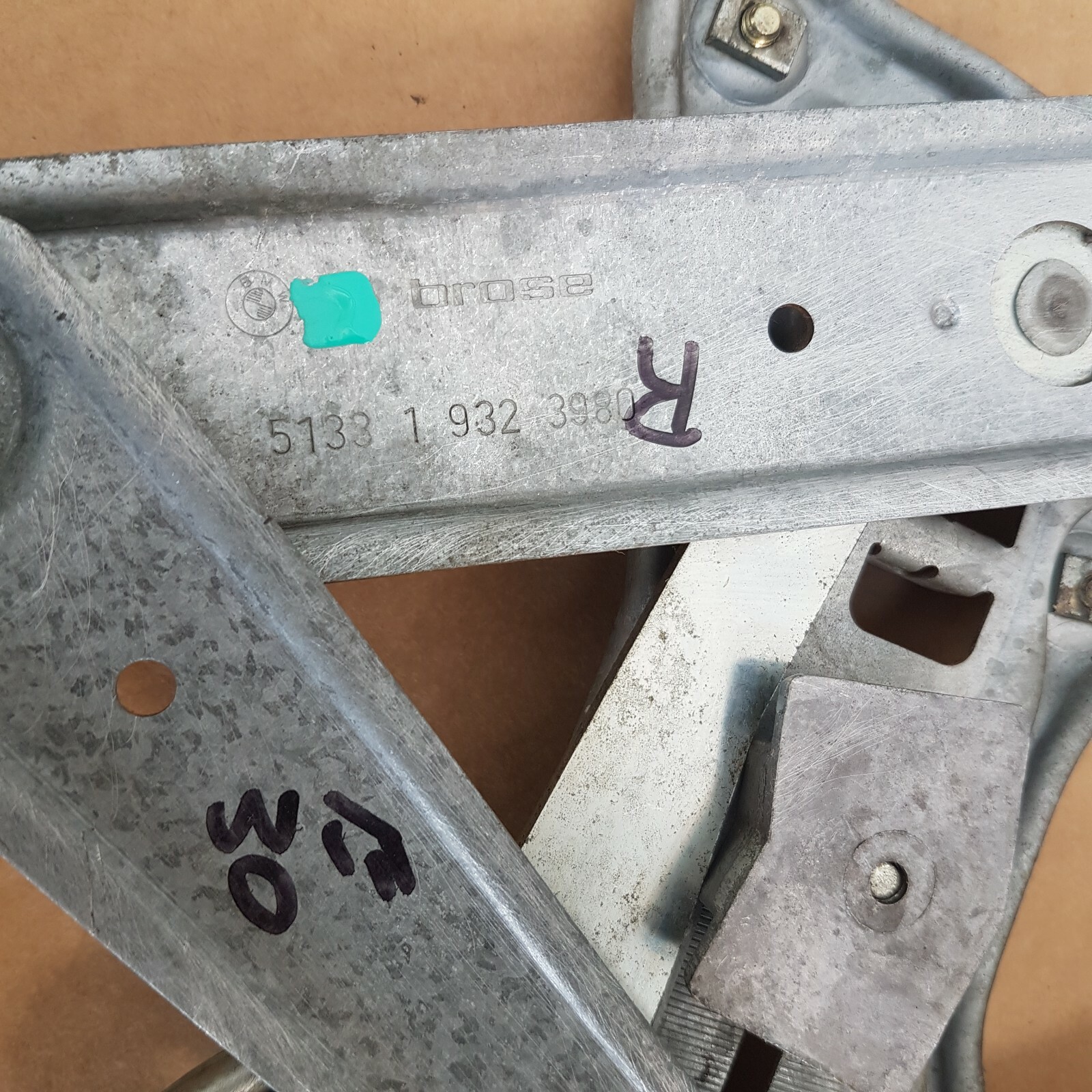 BMW E30 Cabrio Fensterheber Gestänge + Motor ohne Scheibe  HINTEN RECHTS – Bild 4