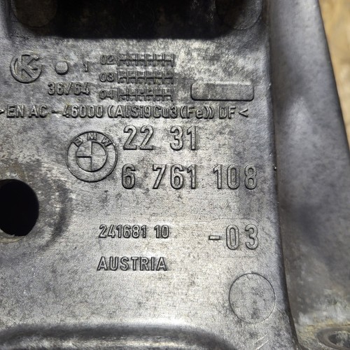 BMW E60 / E61 Getriebetragbock / Getriebe Halter Bock Träger 6761108 – Bild 3