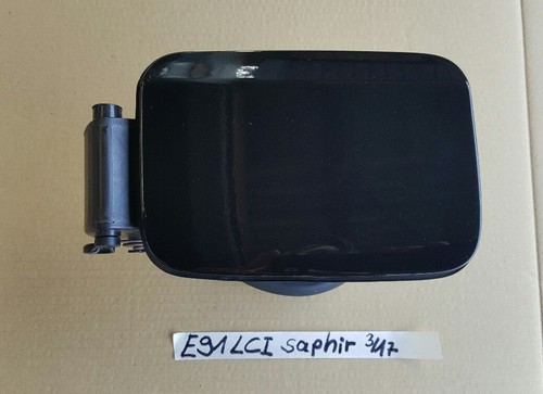 BMW E90 E91 Tank Deckel Klappe Abdecktopf 7073961 schwarz black saphir  – Bild 1